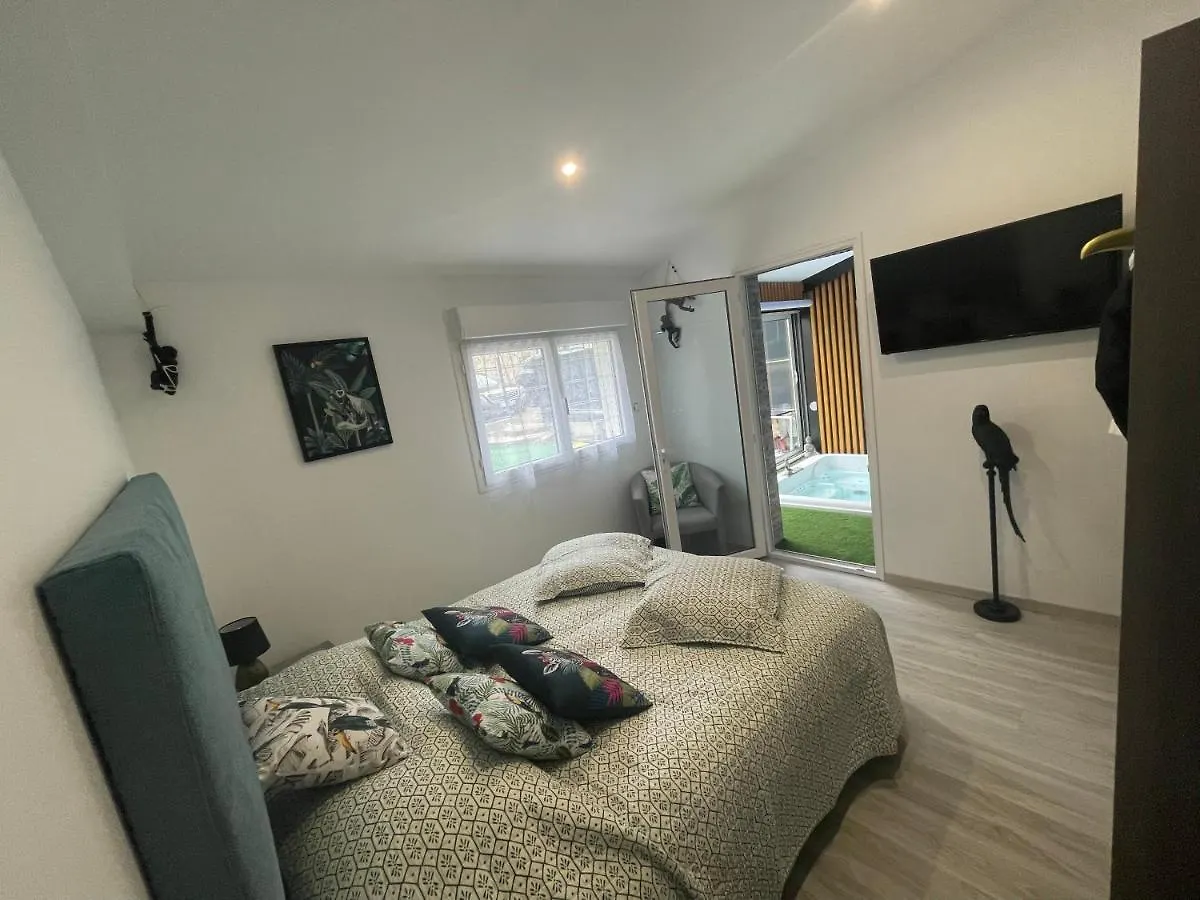 Le Miroir Villa Domerat Holiday home