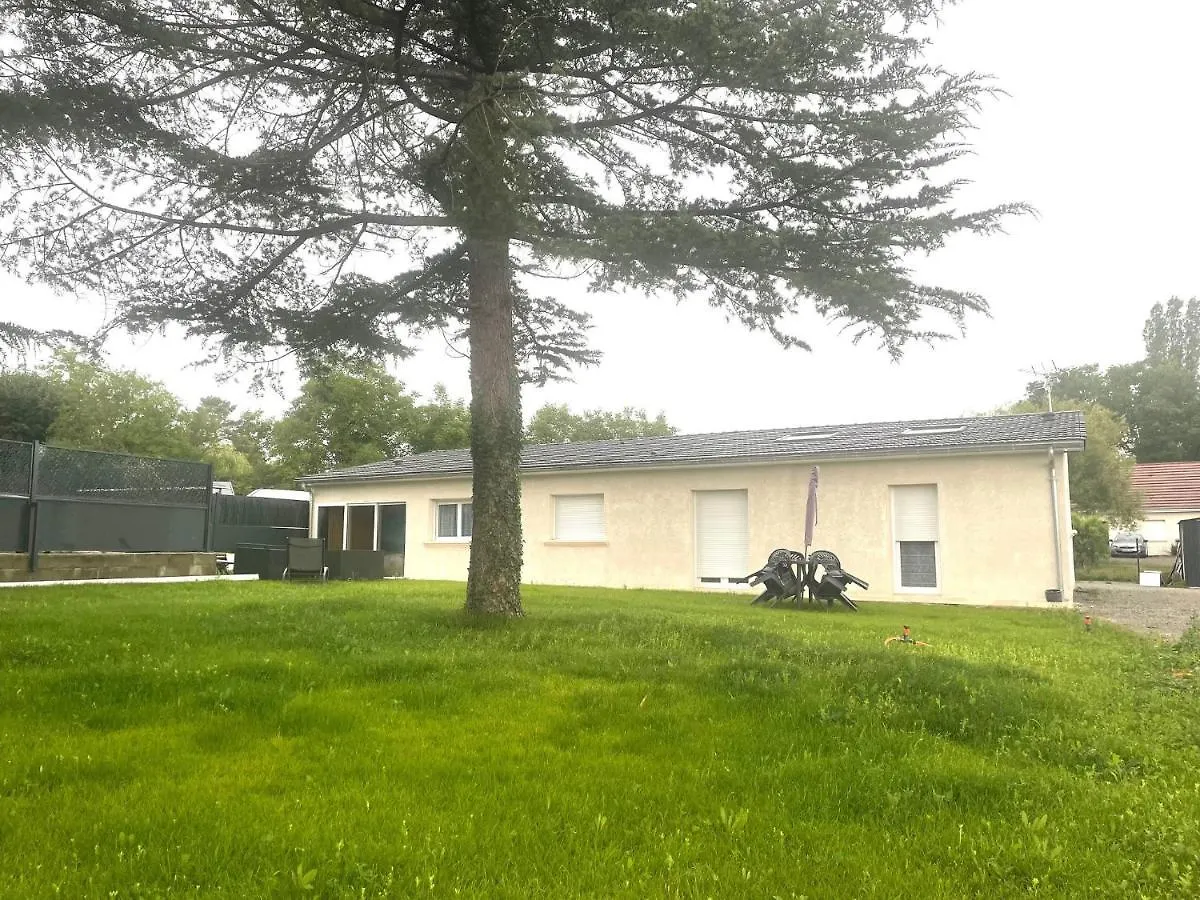 Le Miroir Villa Domerat 0*,